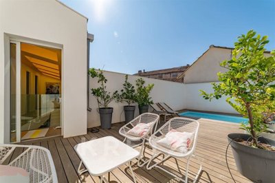 6 Bed House for sale