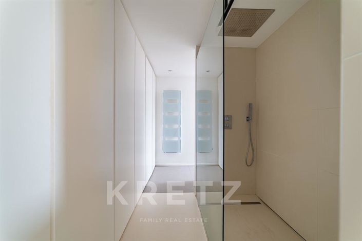 Image No.10-6 Bed House for sale