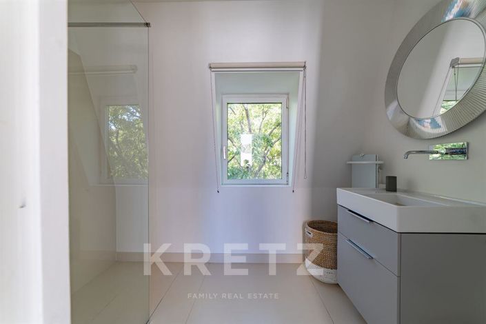 Image No.16-6 Bed House for sale