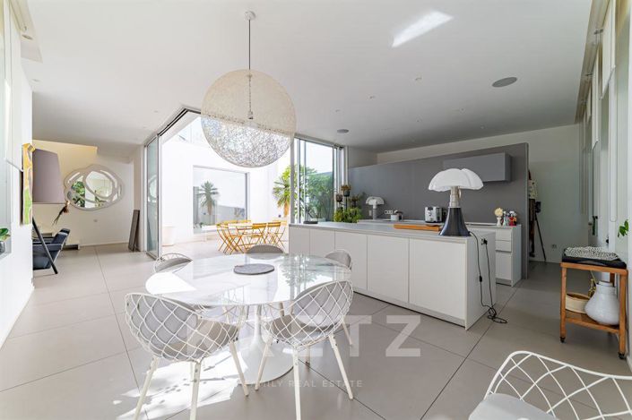 Image No.5-6 Bed House for sale