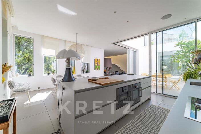 Image No.7-6 Bed House for sale