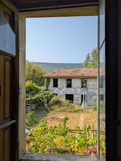 Image No.20-10 Bed House for sale