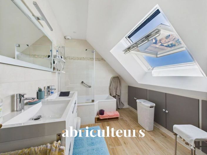 Image No.12-4 Bed House for sale