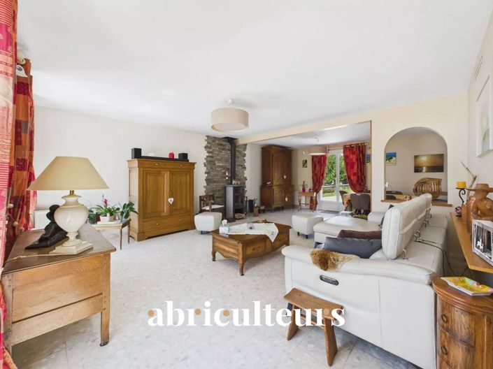 Image No.6-4 Bed House for sale