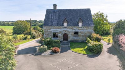 1 - Fougères, House