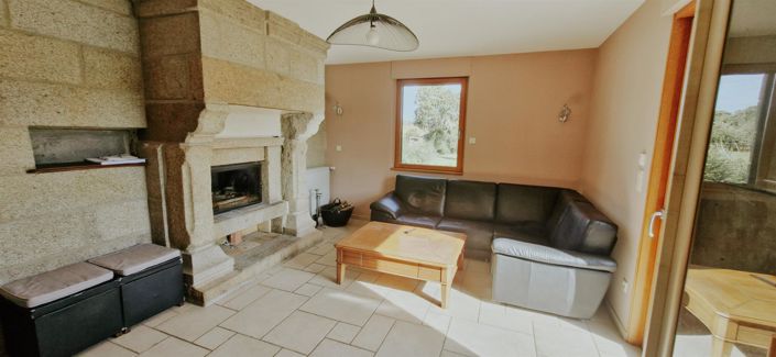 Image No.2-4 Bed House for sale