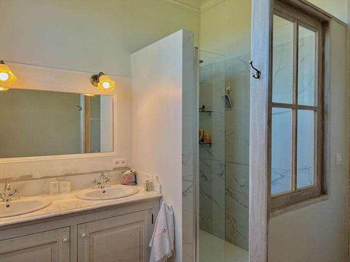 Image No.13-7 Bed Property for sale