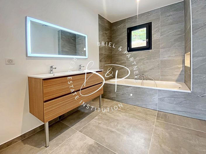 Image No.14-3 Bed House for sale