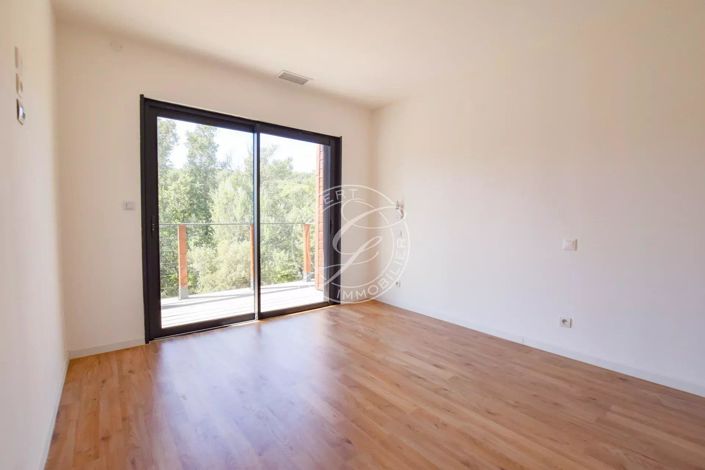 Image No.12-3 Bed House for sale