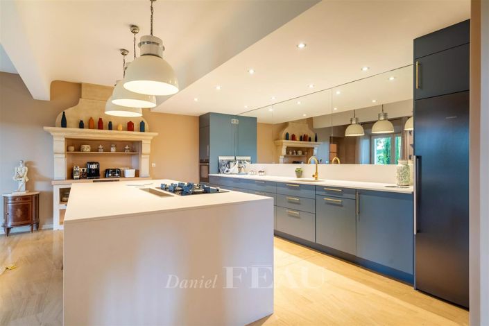 Image No.9-8 Bed House for sale