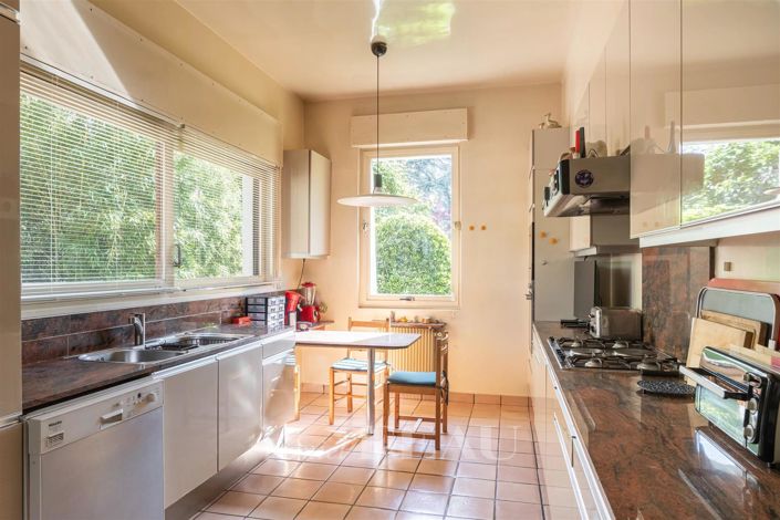 Image No.11-5 Bed House for sale