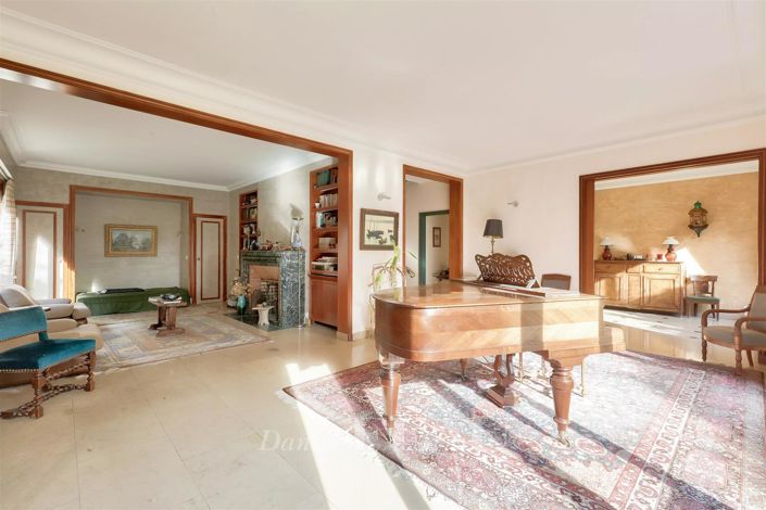 Image No.3-5 Bed House for sale