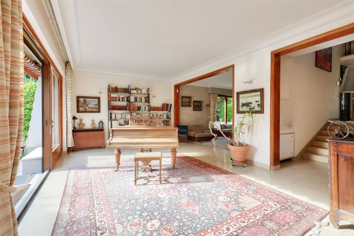 Image No.7-5 Bed House for sale