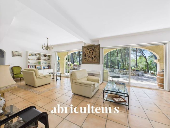 Image No.15-5 Bed House for sale