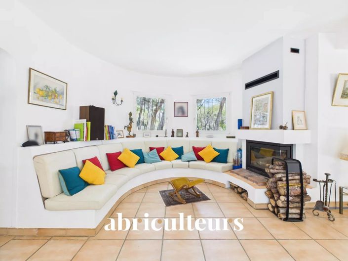 Image No.17-5 Bed House for sale