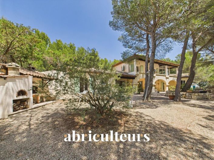 Image No.2-5 Bed House for sale