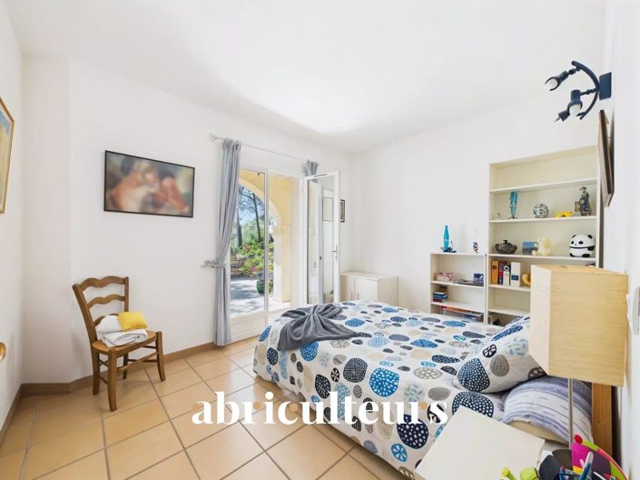 Image No.21-5 Bed House for sale