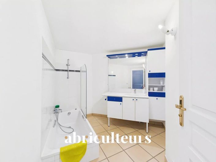 Image No.26-5 Bed House for sale