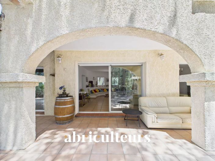 Image No.6-5 Bed House for sale