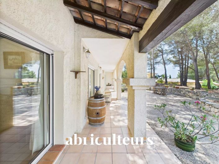 Image No.8-5 Bed House for sale