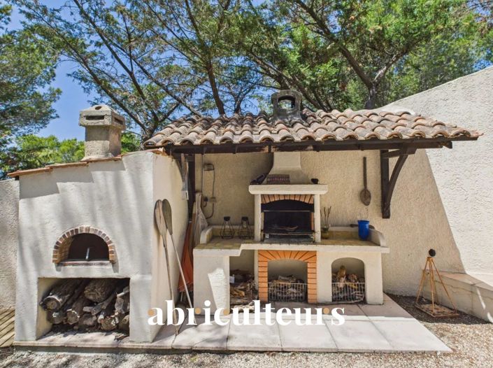 Image No.9-5 Bed House for sale