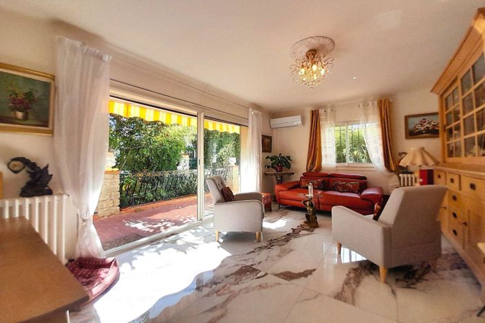 Image No.1-2 Bed House for sale