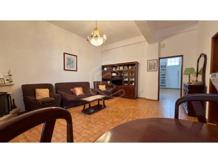 Image No.18-2 Bed House for sale