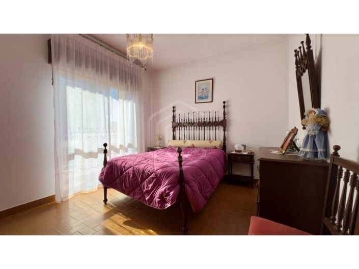 Image No.41-2 Bed House for sale