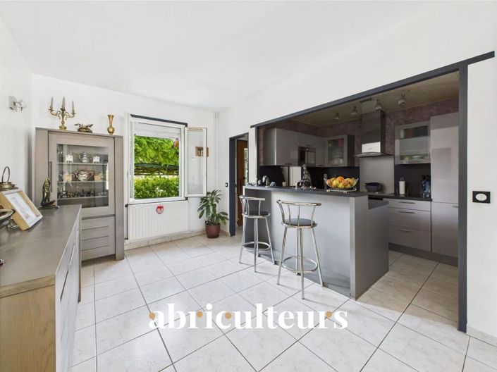 Image No.8-4 Bed House for sale