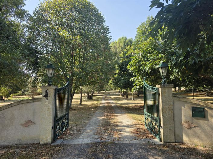 Image No.2-5 Bed House for sale