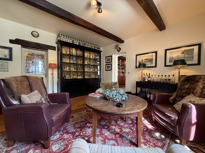 Image No.8-5 Bed House for sale