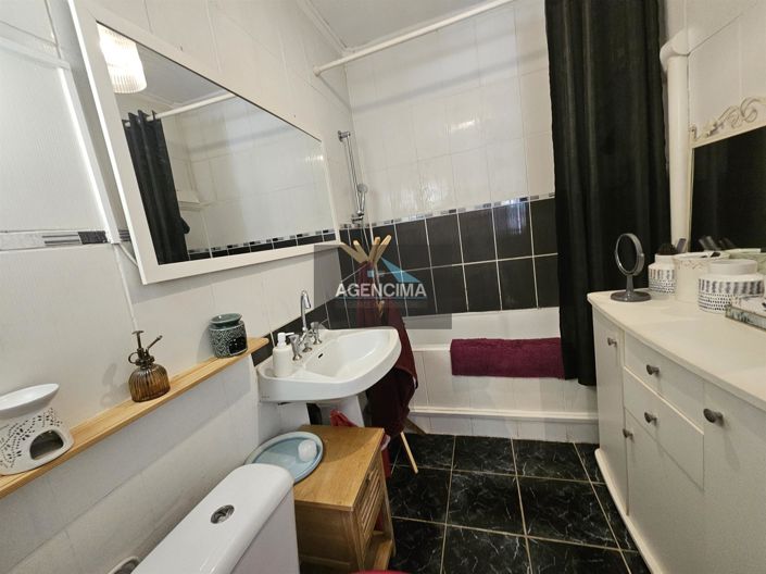 Image No.5-2 Bed House for sale