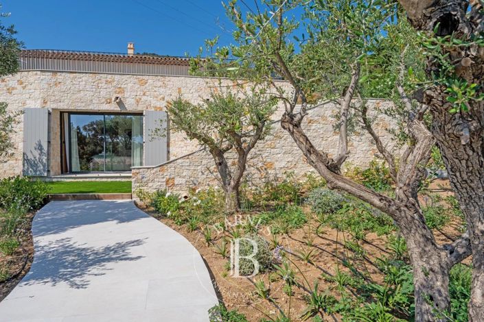 Image No.12-5 Bed House for sale