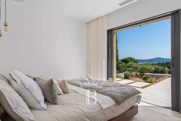 Image No.5-5 Bed House for sale