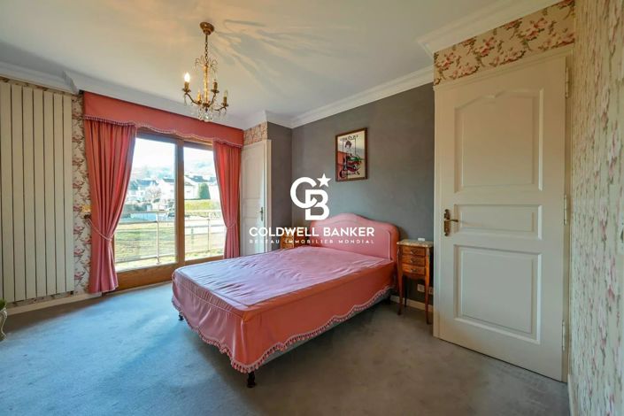 Image No.6-5 Bed House for sale