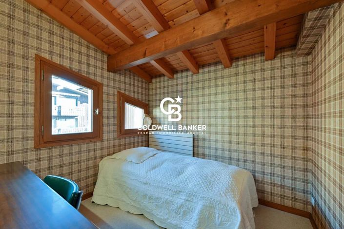 Image No.8-5 Bed House for sale