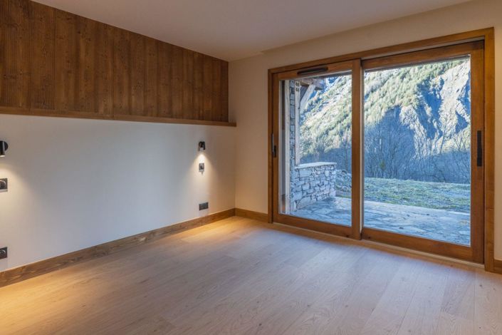 Image No.3-4 Bed Property for sale