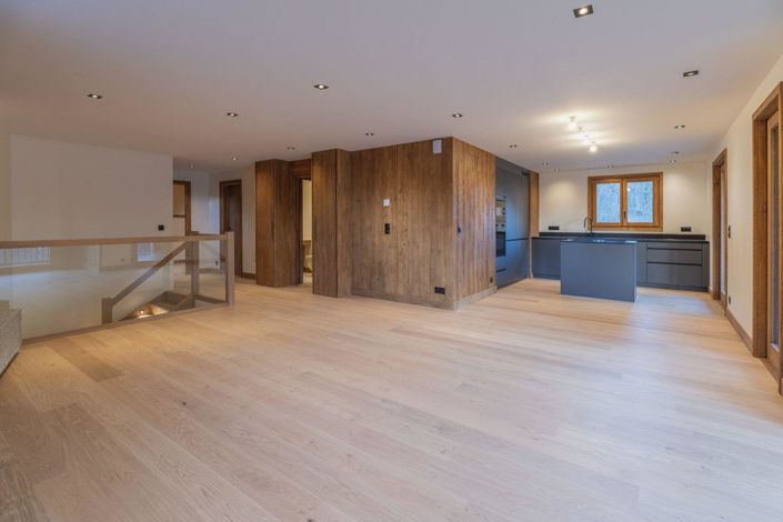 Image No.7-4 Bed Property for sale