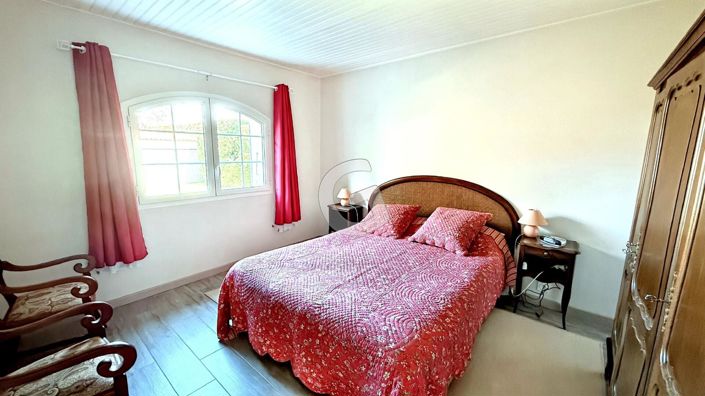 Image No.11-3 Bed House for sale