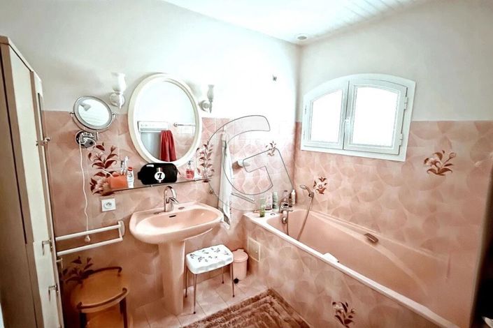 Image No.13-3 Bed House for sale