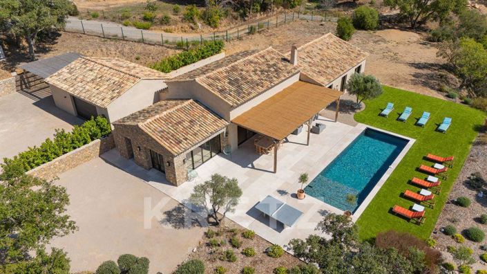 Image No.2-4 Bed House for sale