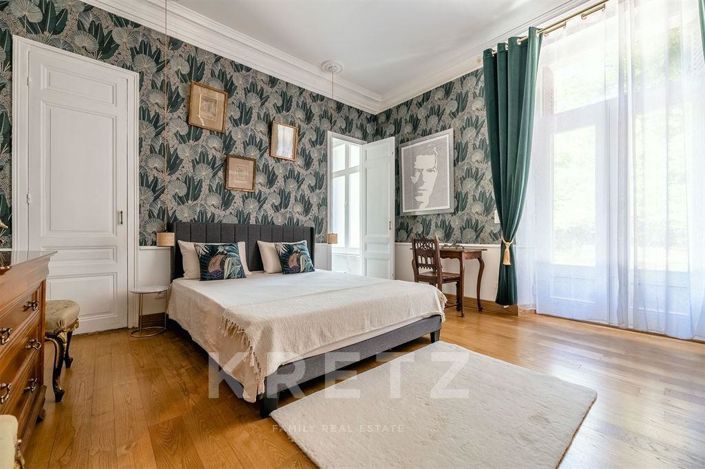 Image No.14-8 Bed Property for sale