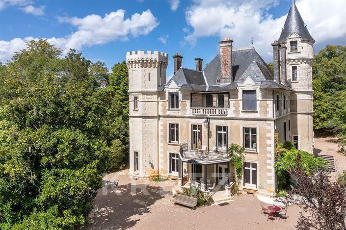 Image No.20-8 Bed Property for sale