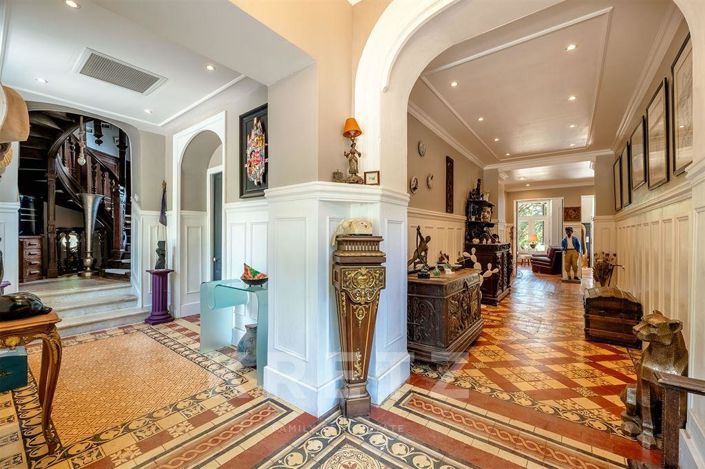 Image No.5-8 Bed Property for sale