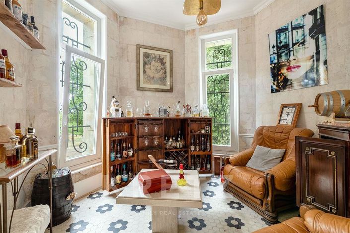 Image No.9-8 Bed Property for sale