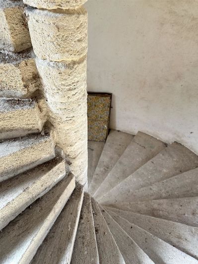 Image No.8-13 Bed Property for sale