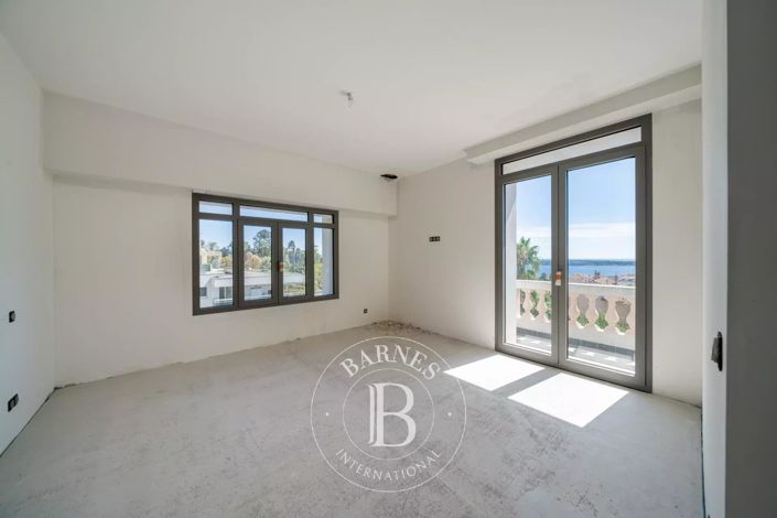 Image No.16-4 Bed House for sale