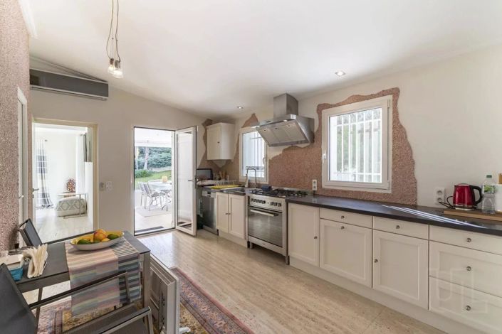 Image No.8-4 Bed House for sale