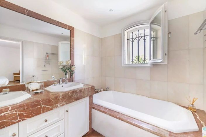 Image No.29-6 Bed House for sale