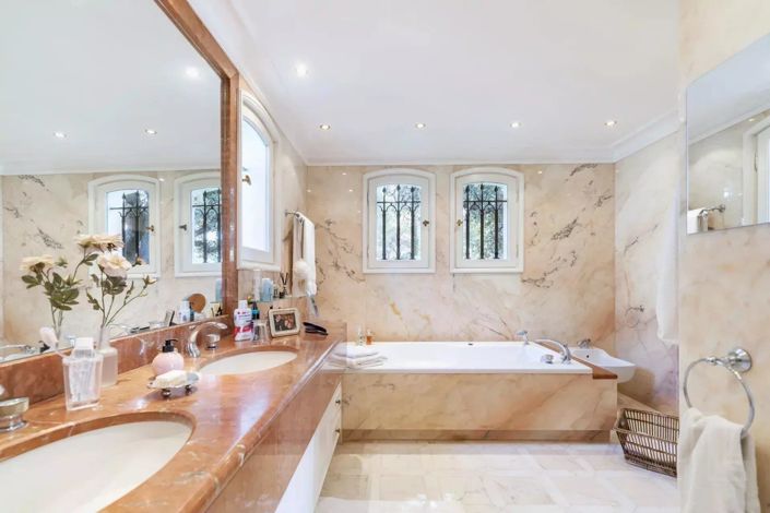 Image No.31-6 Bed House for sale